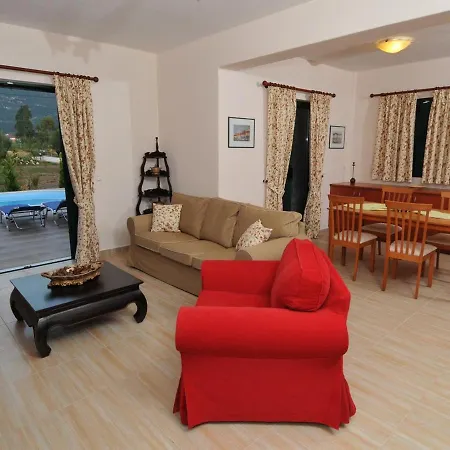 Thalia - 2 Bedrooms, Sleeps 4p *