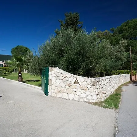 Thalia - 2 Bedrooms, Sleeps 4p Vila *