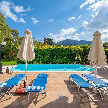 Thalia - 2 Bedrooms, Sleeps 4p Vila