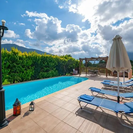 Thalia - 2 Bedrooms, Sleeps 4p Vila